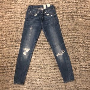 Zara Slim Fit Medium Rise Jeans - Size 4